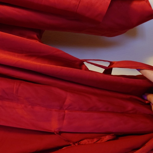 Red kimono sleeve robe - Picture 3 of 8
